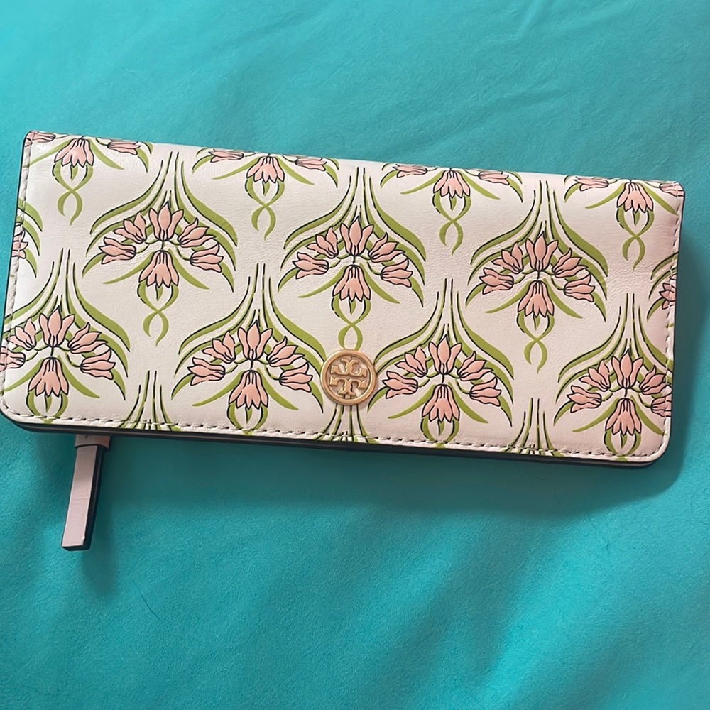 Tory Burch Robinson Printed Slim Wallet